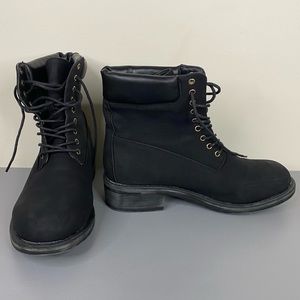 Berla Lace Up Size 7.5 Black Boots Shoeland